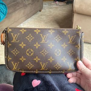 Louis Vuitton pochette